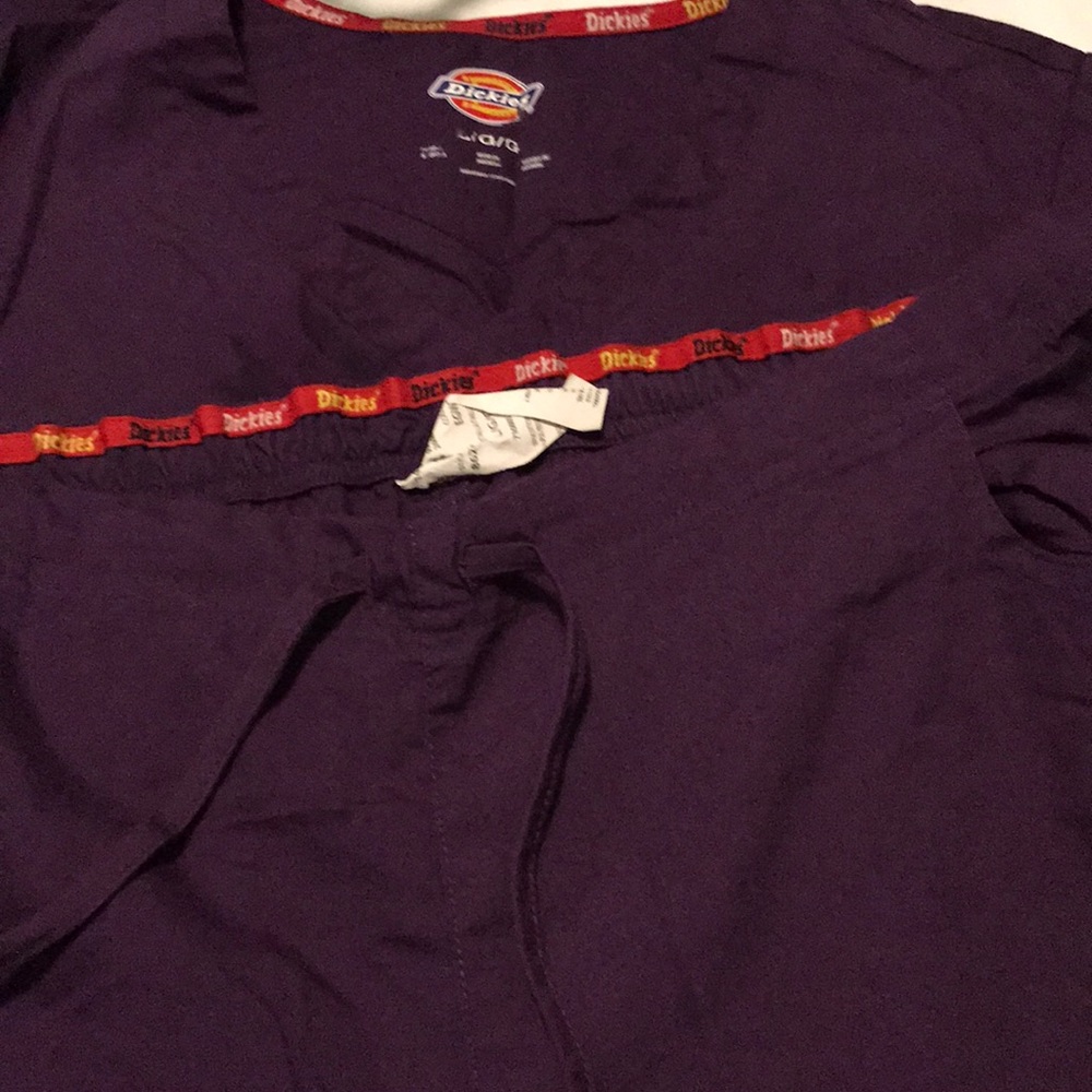Scrub set